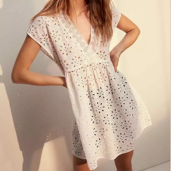 Aritzia Dresses & Skirts - Wilfred La Boheme Misha Babydoll Eyelet Dress